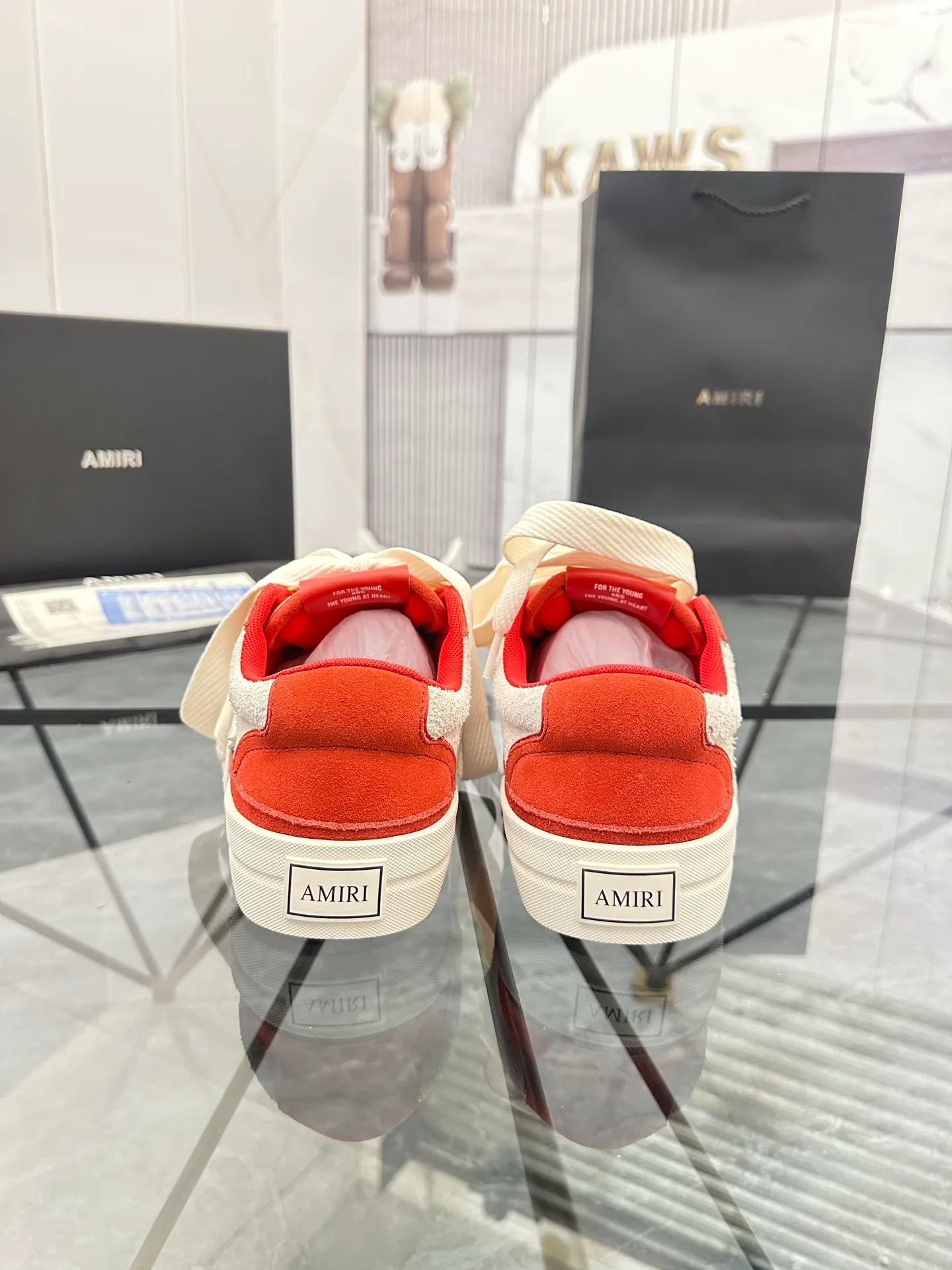 Men's shoes: 💰P600¥ Top quality in Guangzhou Product trademark: AMIRI* "Amir*" low-top casual shoes Regular size: 39-44 (can be customized to 45) Product material: Upper imported first-layer cowhide spliced ​​nubuck leather, breathable lining, original outsole. Number: 525